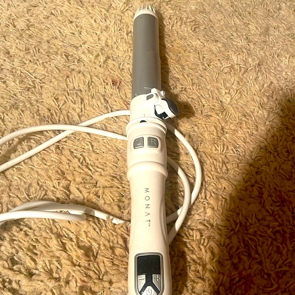 Monat Curling iron in good condition